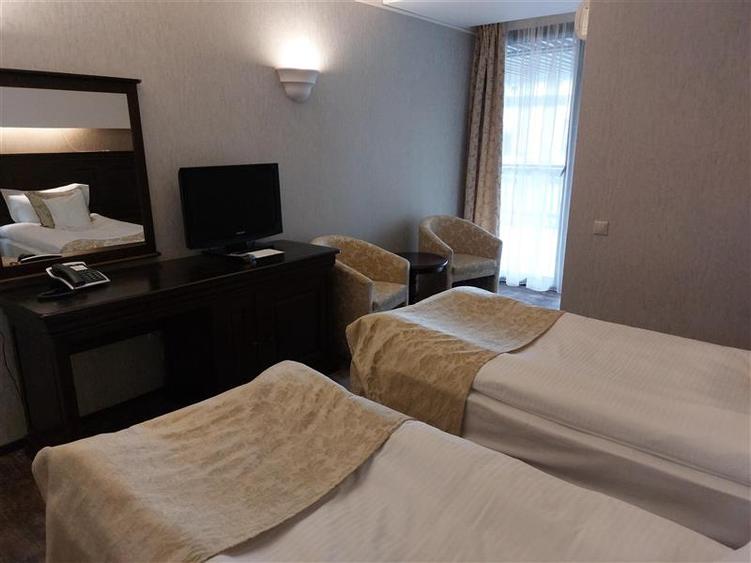 APARTAMENT 3 CAMERE, RENOVAT IN HOTELUL ALPIN, DIN POIANA BRASOV