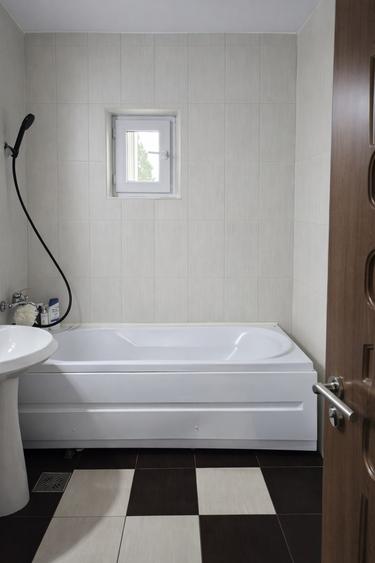 Apartament 3 camere decomandat – Nicolina 2 - 76,29 mp - renovat