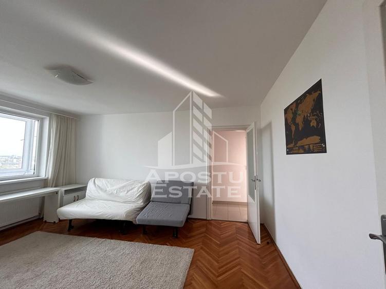 Apartament 3 camere, etaj intermediar cu centrala in Piata Marasti.