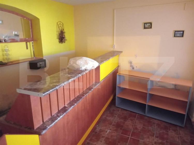 Spatiu Comercial cu apartament de 2 camere la etaj 300mp, Bezdead.
