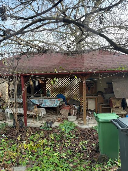 Casa de vanzare, cu 3 camere, doua bucatarii+teren in Simeria