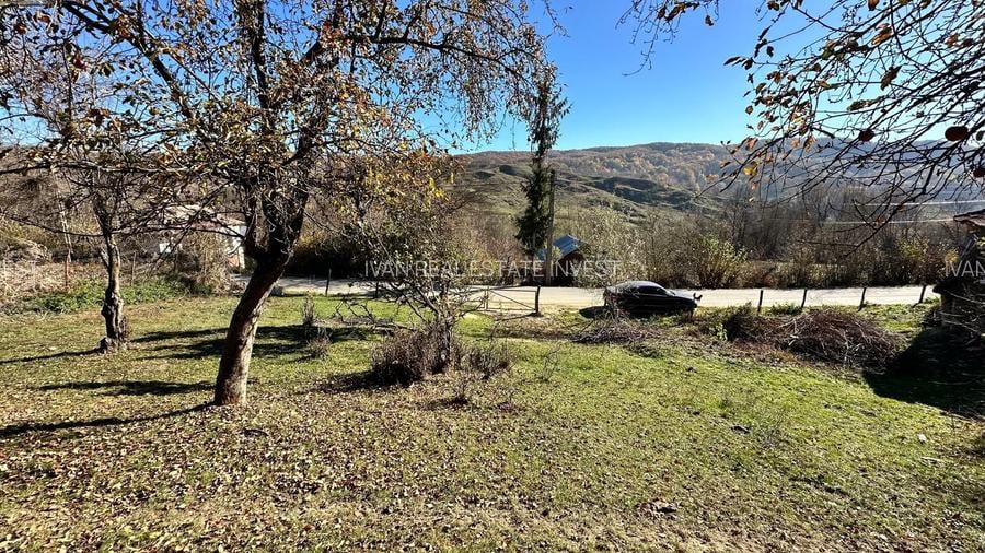 Teren 4044 mp, deschidere 60m, la 18 km de Campina, asfalt si curent - 2