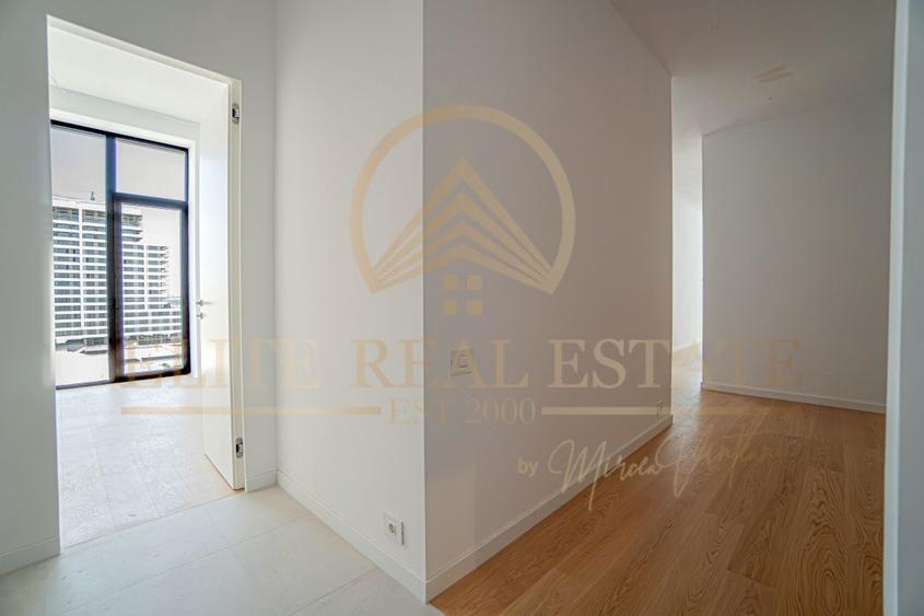 STATIUNEA MAMAIA - Vânzare apartament cu 4 camere, 4 bai cu vedere la mare.