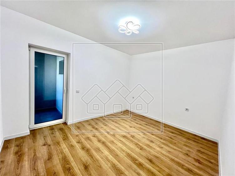 Ap. decomandat, 3 camere, logie 13,4 mp, bloc nou, lift