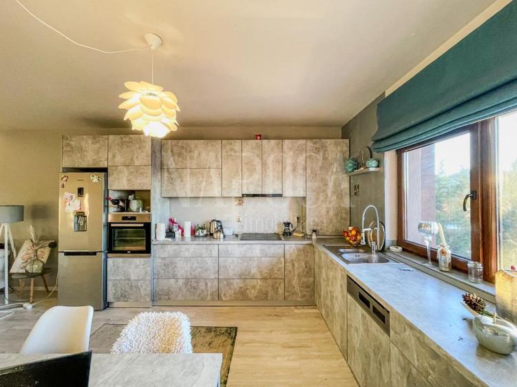 Casa 4 camere de vanzare in Floresti