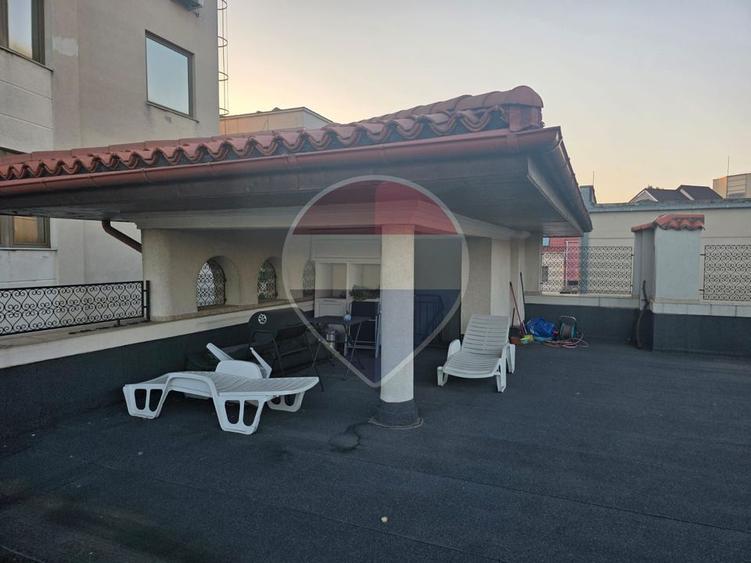 Apartament cu terasă într-o vilă interbelică B-dul Primaverii