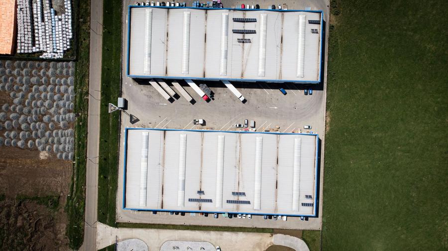 Parc industrial cu platformă betonată lângă A1
