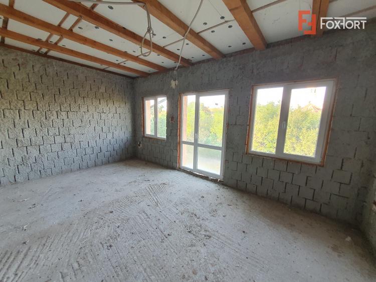 Casa individuala cu 5 camere si 2 bai, Central - Jebel