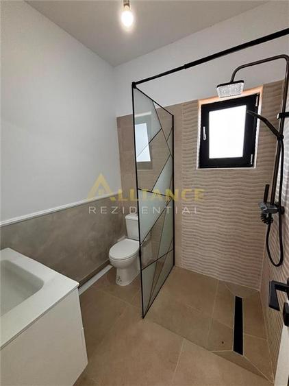 Casă individuală , 3 camere ,2 băi, teren 375 mp !