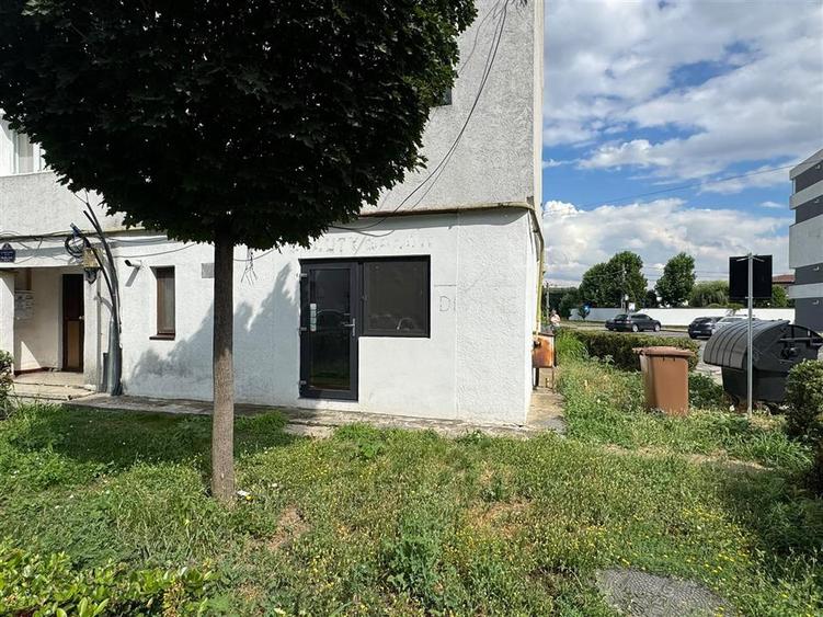Sp comercial 36 mp, stradal, zona Sud