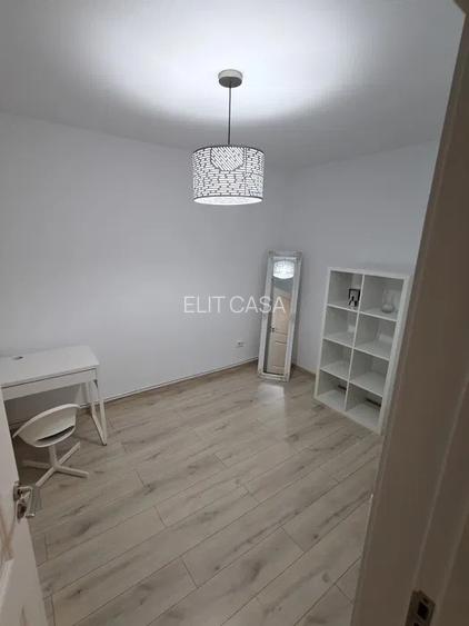 Apartament cu 3 camere, zona Podu Ros - 3