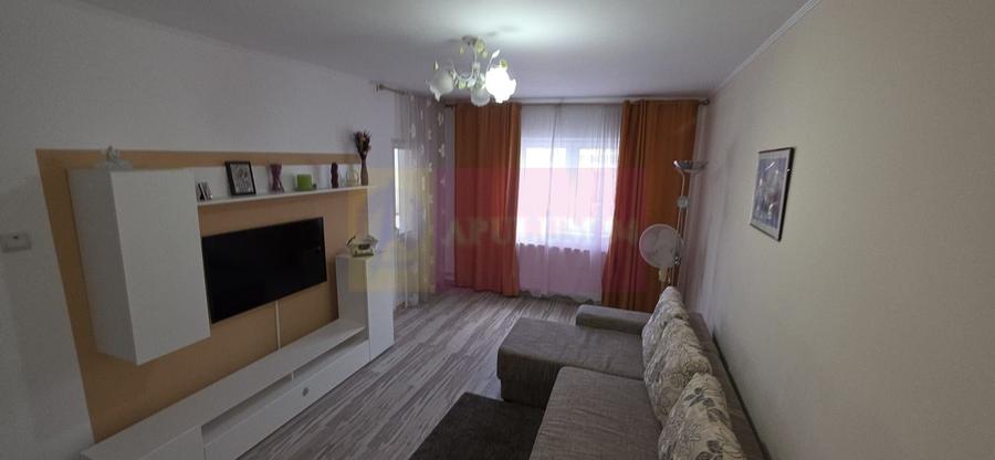 Apartamnet cu 3 camere de vanzare in Campina, Central