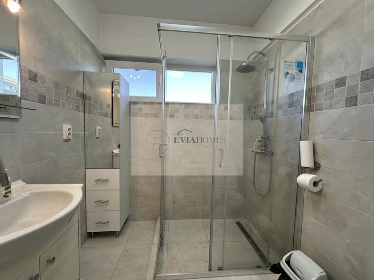 2 parcări disponibile/ 4 camere/ 2 bai/ terasa 104 mp/Zona Leroy