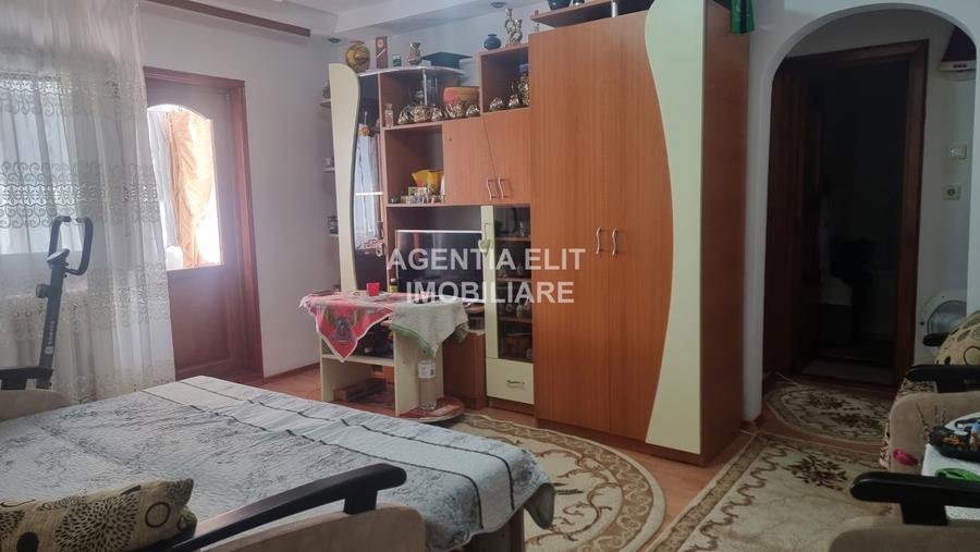 Apartament 2 camere, zona Capat 1, etajul 1
