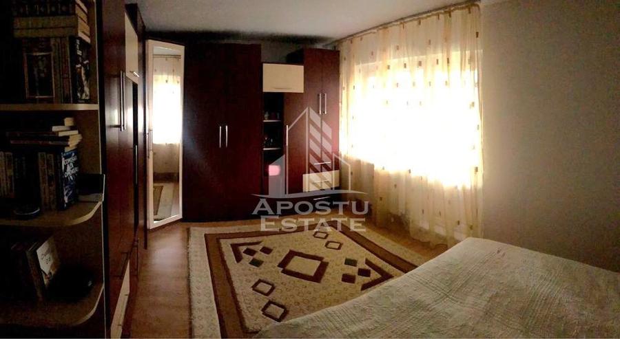 Apartament cu 4 camere, 2 bai, etaj intermediar, zona Soarelui