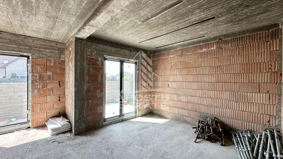 Jumatate de duplex cu 4 camere de vanzare in Giroc