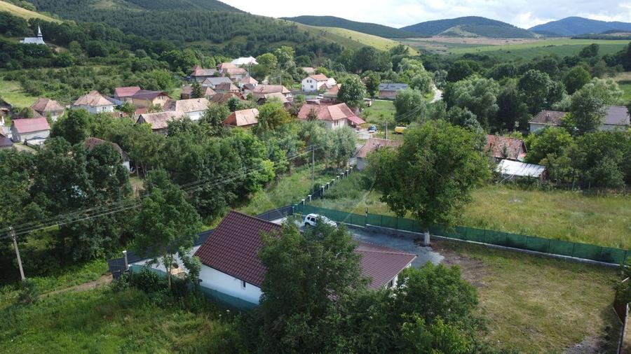Casa finalizata recent, 2.800 mp teren Livada - Petresti de Jos