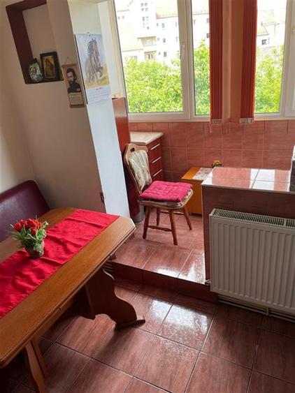 Apartament 2 camere decomandat 2 balcoane pivnita zona Garii