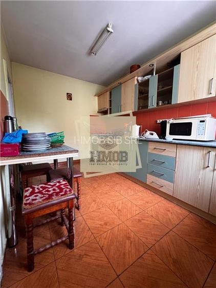 2 Case cu 10 camere 5 bai 2 garaje teren 720 mp in Terezian - 11