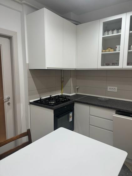 Apartament 3 camere, etaj 1, zona Sud