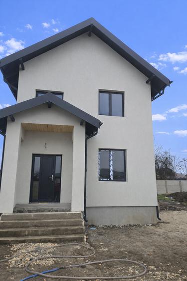 Vila curte, Domnesti 4 camere 2 bai curte 400 mp deschidere 20 ml zona centrala