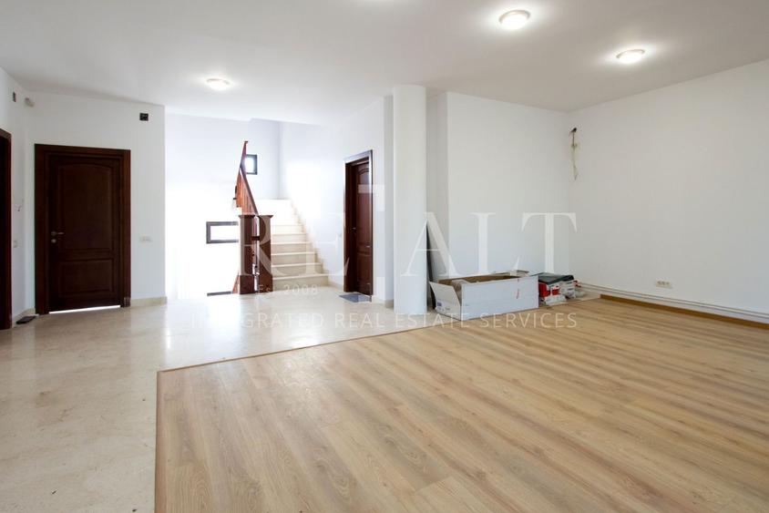 Inchiriere casa, vila 7 camere | Individuala, Renovata, Curte | Campul Pipera