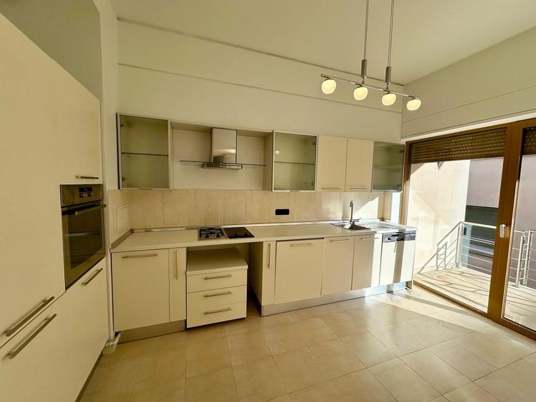 Duplex elegant cu 5 camere în zona exclusivistă Primăverii – Jean Monnet