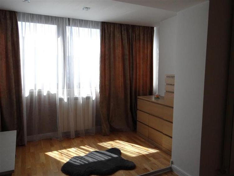 Apartamenr 3 camere  Decebal   Centrala Proprie