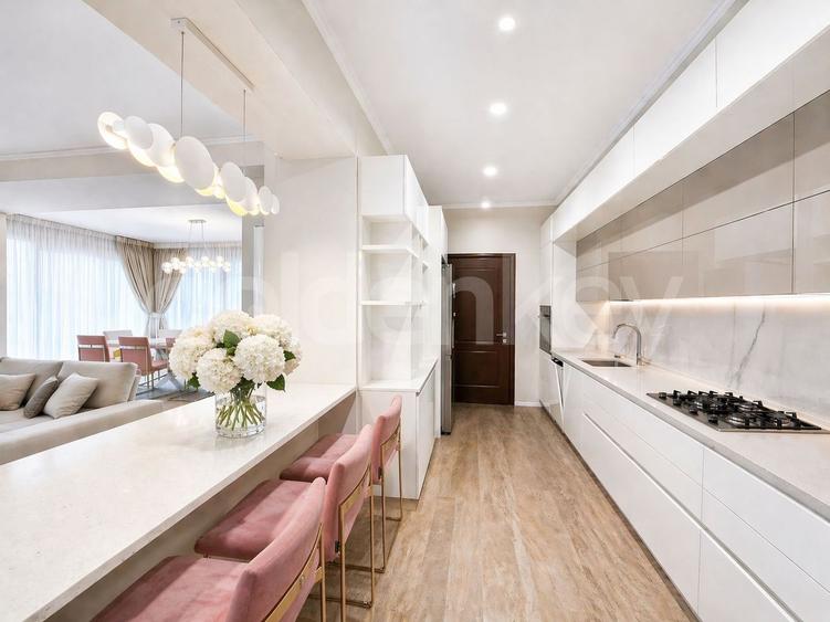 Apartament spatios cu 4 camere | 100mp terasa