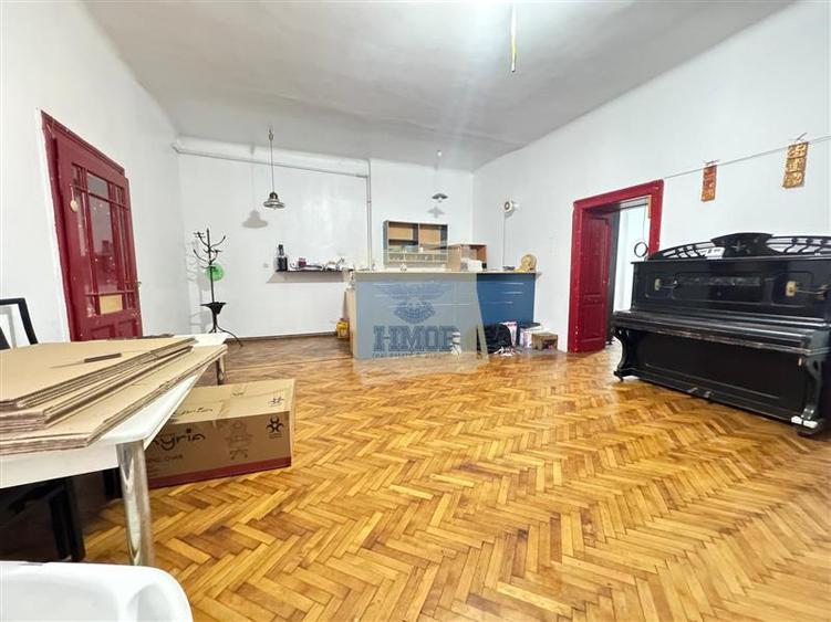 Apartament cu 4 camere 2 bai si balcon in zona Ultracentrala