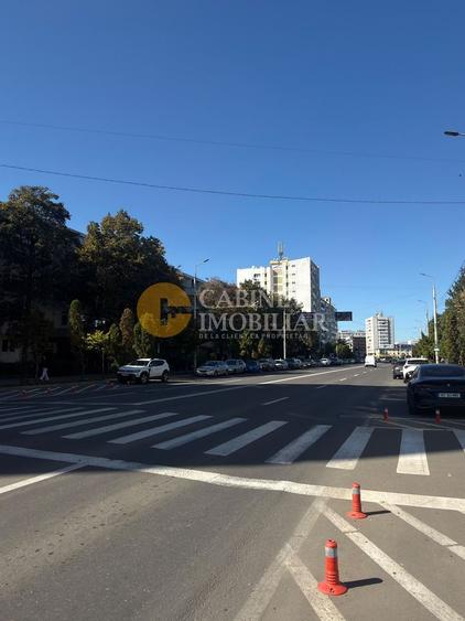 Spatiu Comercial Vitrat- 60mp - Front Stradal - Podu Ros