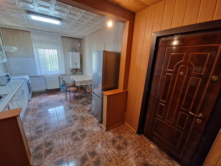 Apartament 3 camere decomandat zona semicentrala
