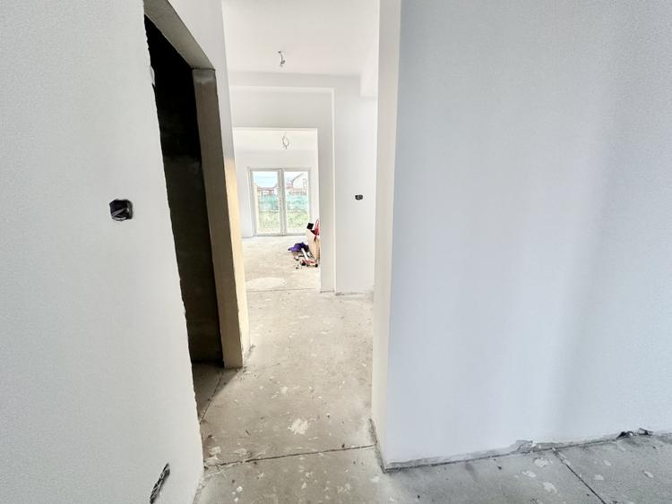 Duplex cu 3 camere - Curte generoasa 443 mp - Mosnita