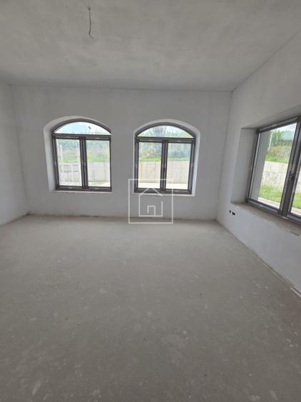 Casa noua cu 5 camere in centrul Sura Mica – moderna, premium