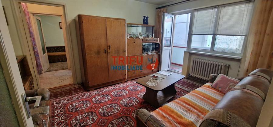 Apartament cu 3 camere de vânzare la etajul 1, zona Cetate