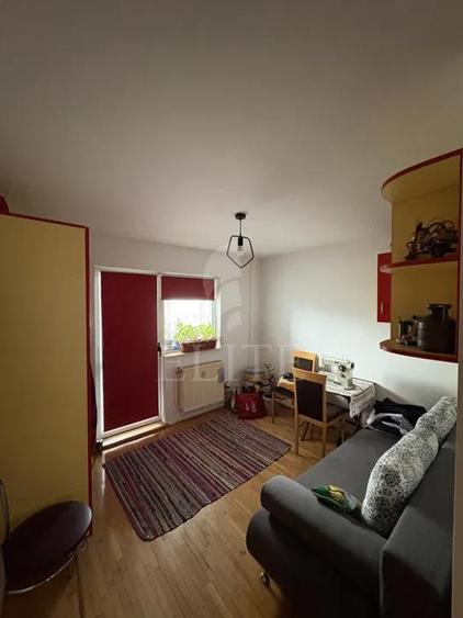Apartament 4 camere în zona P-TA FLORA