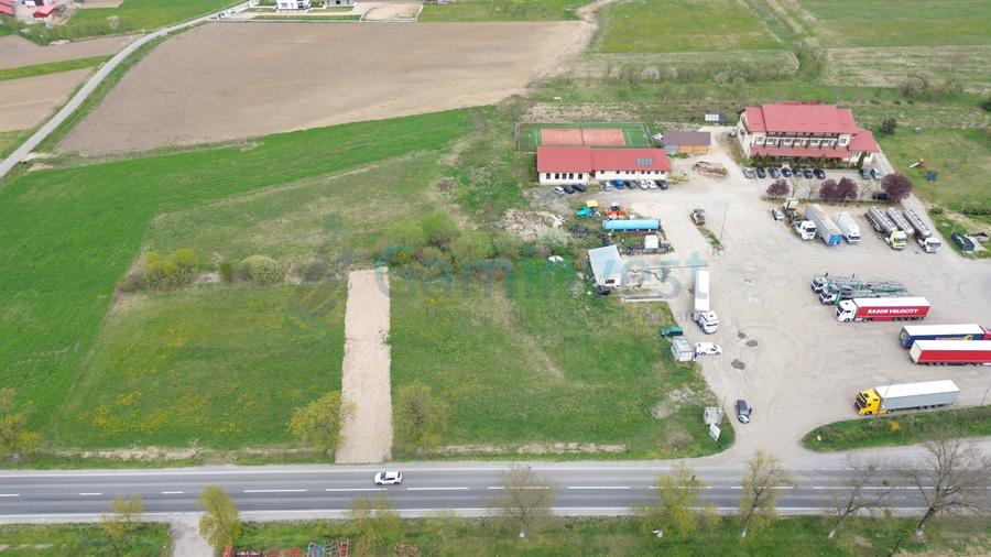 Teren intravilan 4033mp cu deschidere la E60 de vanzare in Grosi, Bihor