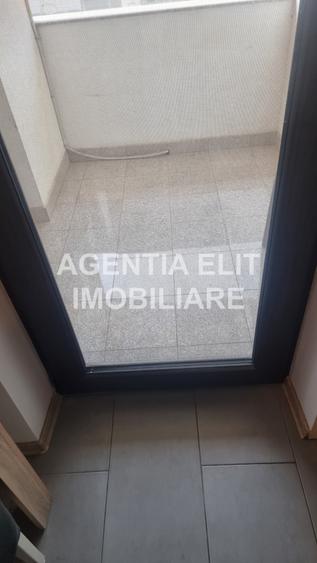 Apartament 3 camere, bloc nou, zona Scolii nr 7