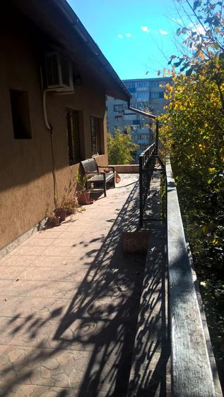 Închiriere Apartament 3 camere tip penthouse în zona metrou 1 Mai
