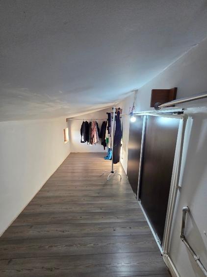 Casă cu 5 camere și garaj, teren 1400 mp
