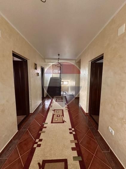 Casă / Vilă cu 8 camere de vânzare în Suceava