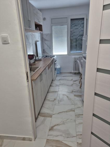 Apartament 2 camere, semidecomandat, 50 mp, balcon, metrou, Titan