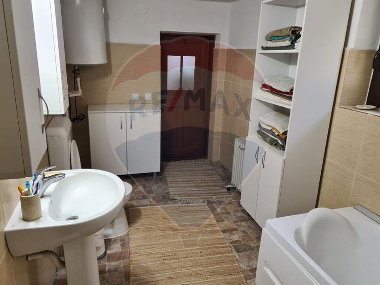 Vanzare casa 4 camere-microferma, cu panouri fotovoltaice