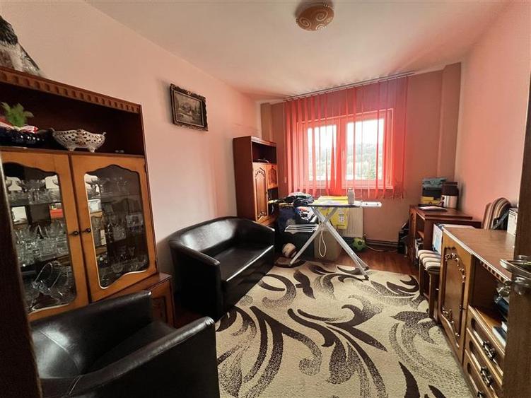 Apartament 4 camere decomandat, etaj intermediar Carpatilor- Lidl