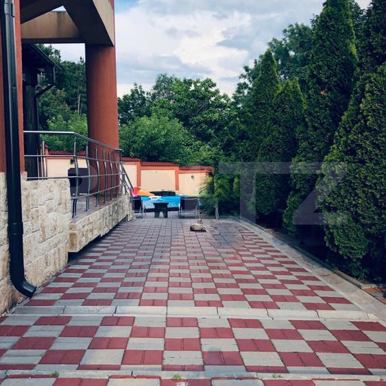 Casa P+1+M cu piscina si 1057 mp de teren, pozitionata inedit