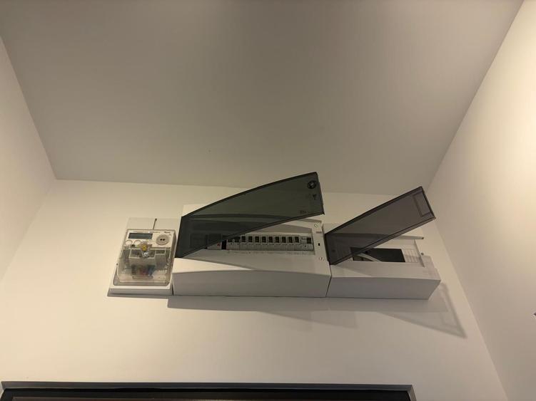 Apartament renovat cu doua camere semidecomandat, piata Domenii