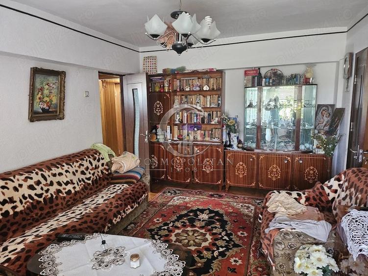 Apartament cu 3 camere zona Centru/Bazar ~ etaj 3 ~ cu imbunatatiri