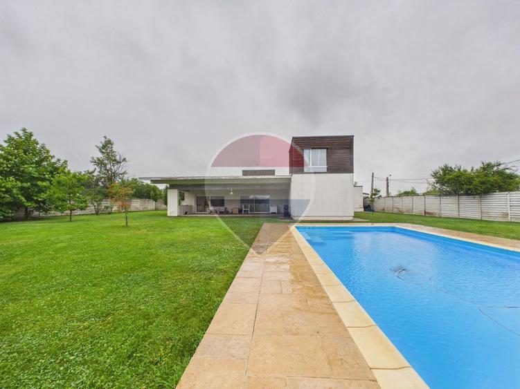 Casă / Vilă de vanzare,piscina/teren tenis