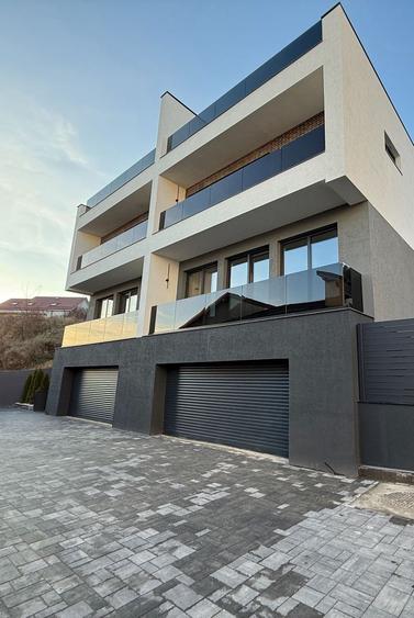 Duplex semifinisat, zona Donath Park