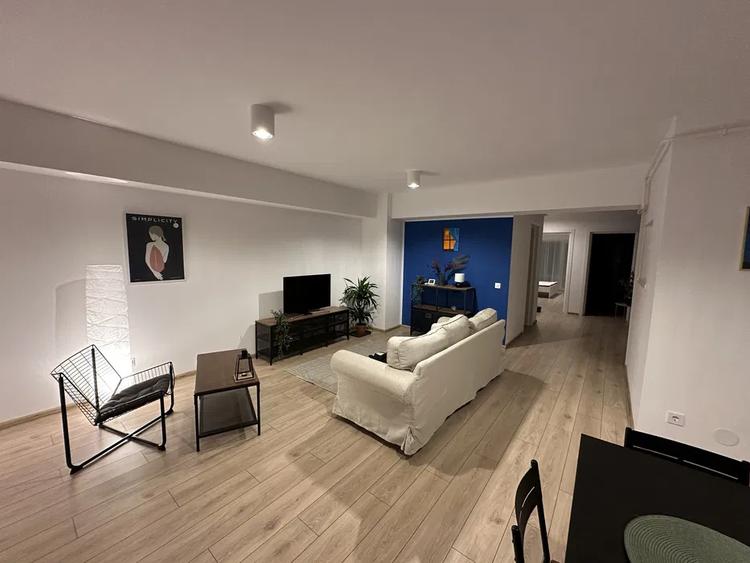 1 MAi Pelendava Apartament 3 camere Ultralux